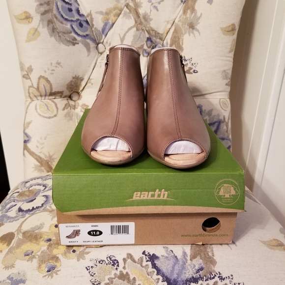 Earth Shoes - Women Open Toe sandal